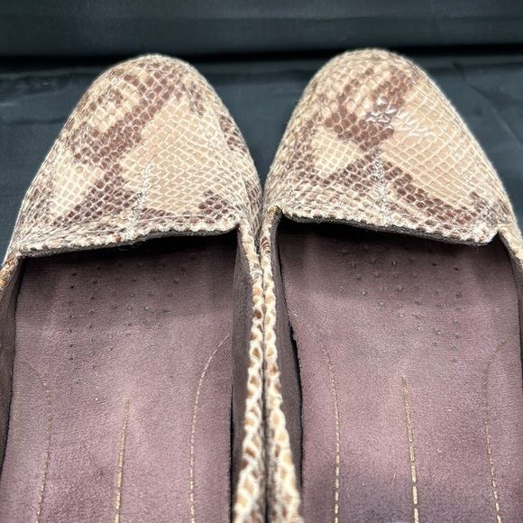 Clarks "Juliet Lora" Snakeskin Loafers Size 8 - Picture 3 of 8